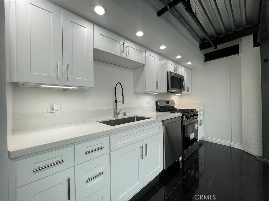 420 S San Pedro Street 102