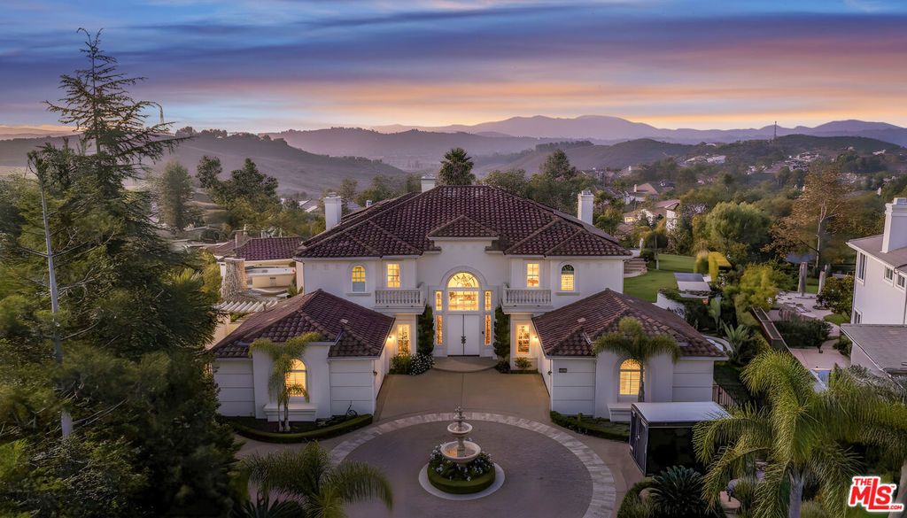 Photo of 11158 Lopez Court, Moorpark, CA 93021 (MLS # 25602591)