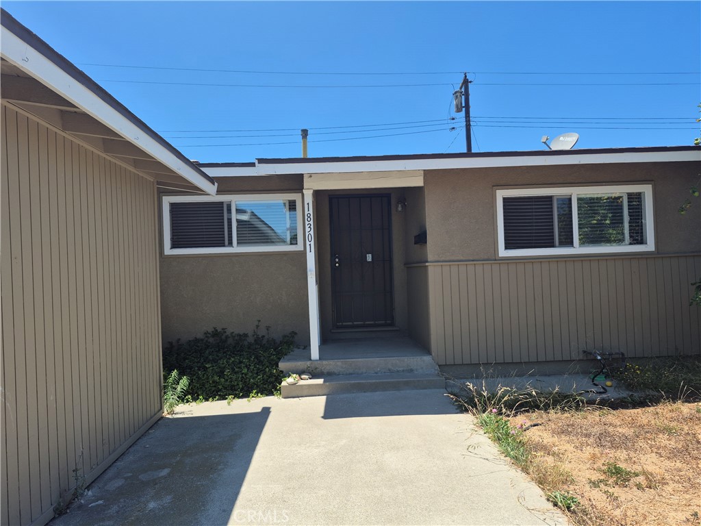 Just Listed!
Welcome to this charming 3-bedroom, 2-bathroom home in desirable North Torrance. Step into a bright and welcoming living area featuring a cozy fireplace. The functional layout offers spacious bedrooms, kitchen, and ample natural light throughout. Enjoy the convenience of a detached 2-car garage and a backyard. Located close to shopping, schools, parks, and freeways, this home combines comfort and convenience in a prime North Torrance location. Don’t miss this opportunity to make this home yours!