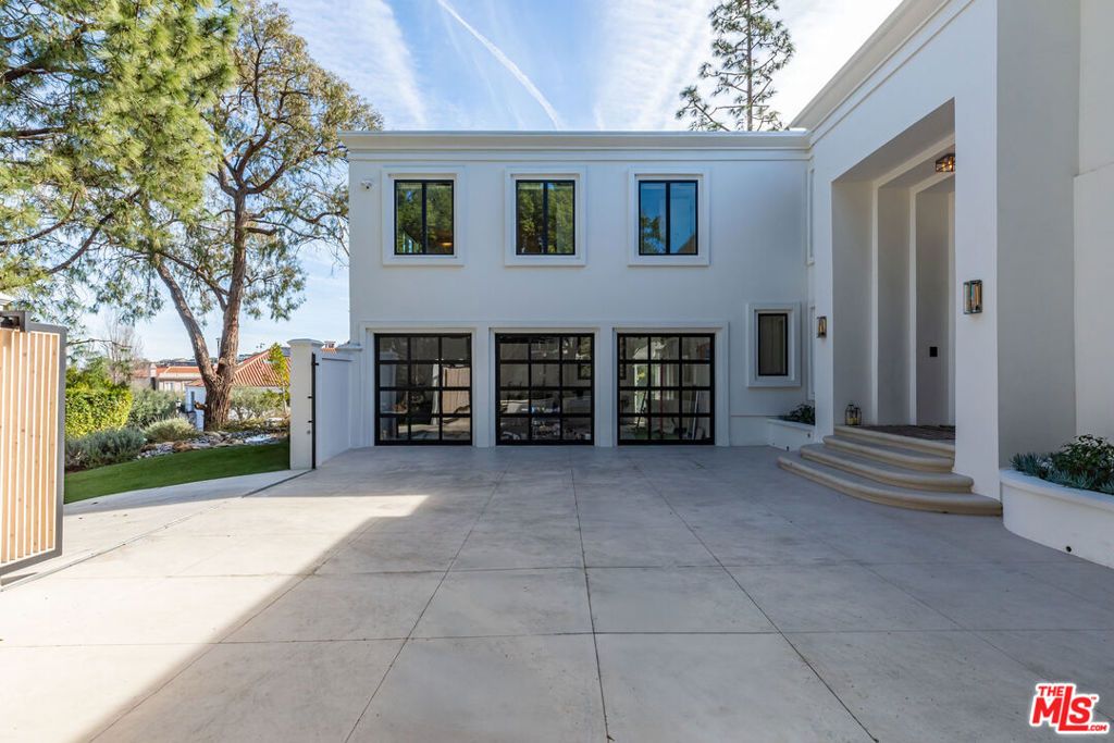 Photo of 12000 Crest Court, Beverly Hills, CA 90210 (MLS # 25576779)