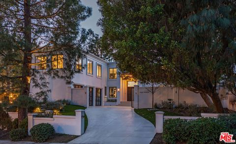 Photo of 12000 Crest Court, Beverly Hills, CA 90210 (MLS # 25576779)