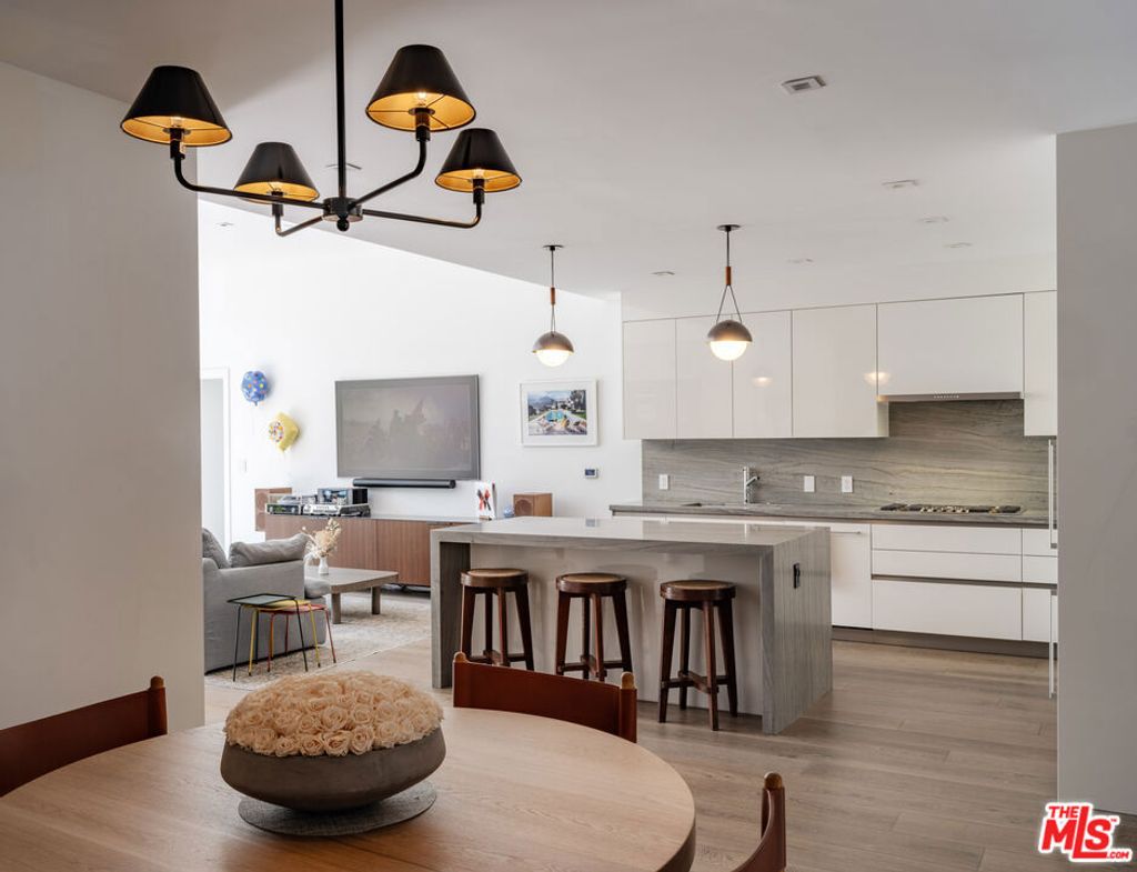 Photo of 9000 W 3rd Street #103, Los Angeles, CA 90048 (MLS # 25598831)