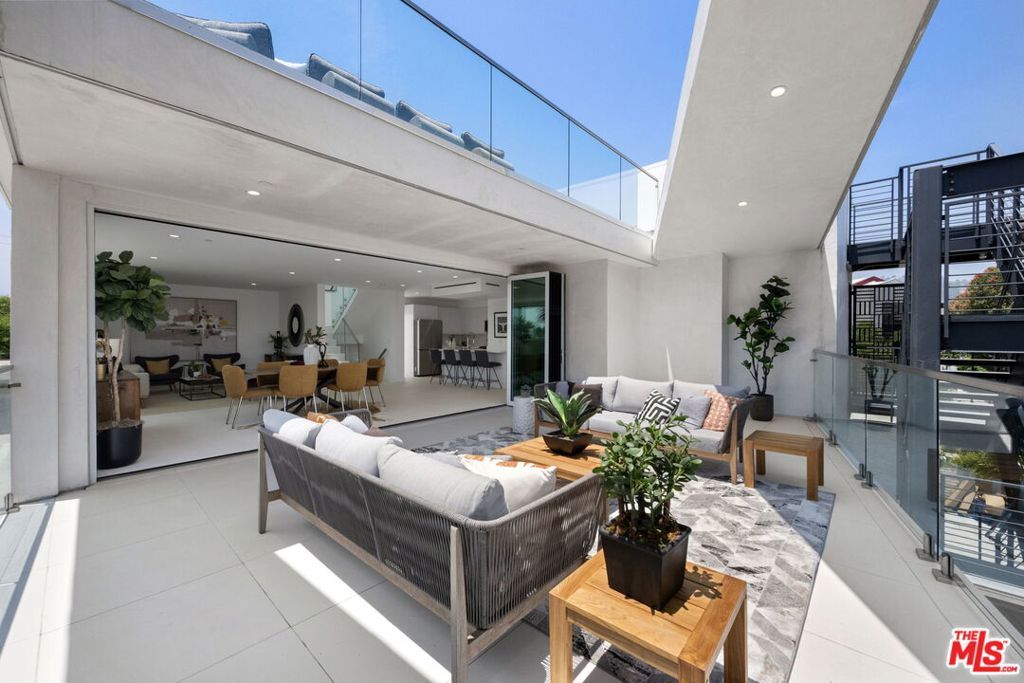 Photo of 621 N Kings Road #3, West Hollywood, CA 90048 (MLS # 25551409)