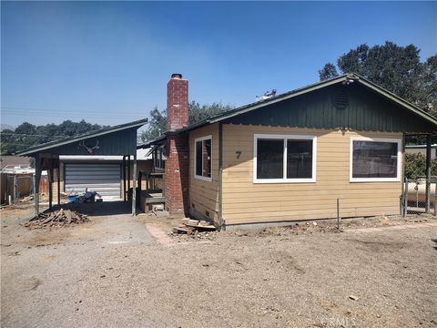 Photo of 7 Pioneer Place, Bodfish, CA 93205 (MLS # PW25185164) Photo of 7 Pioneer Place, Bodfish, CA 93205 (MLS # PW25185164)