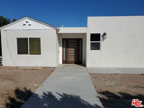 Photo of 200 W Via Olivera, Palm Springs, CA 92262 (MLS # 25564395) Photo of 200 W Via Olivera, Palm Springs, CA 92262 (MLS # 25564395)