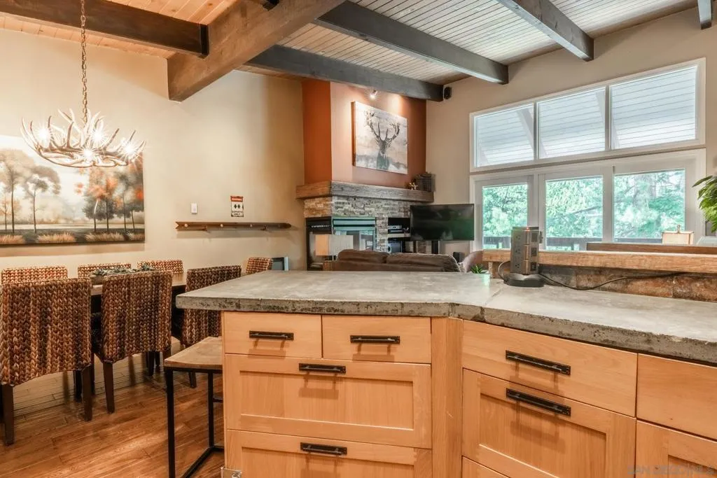 Mammoth Lakes, California 93546, United States, 3 Bedrooms Bedrooms, ,3 BathroomsBathrooms,Residential,Active,171468