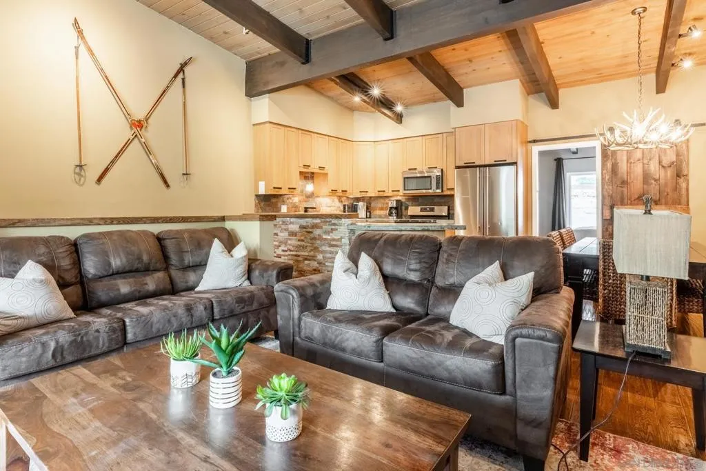 Mammoth Lakes, California 93546, United States, 3 Bedrooms Bedrooms, ,3 BathroomsBathrooms,Residential,Active,171468