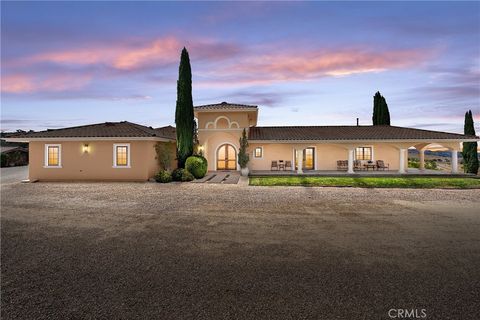 Photo of 725 Spring Creek Way, Templeton, CA 93465 (MLS # NS25170230)