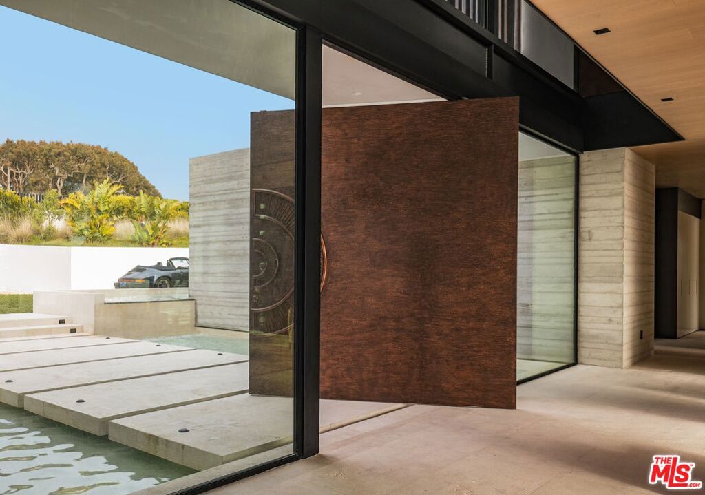 6889 Dume Drive