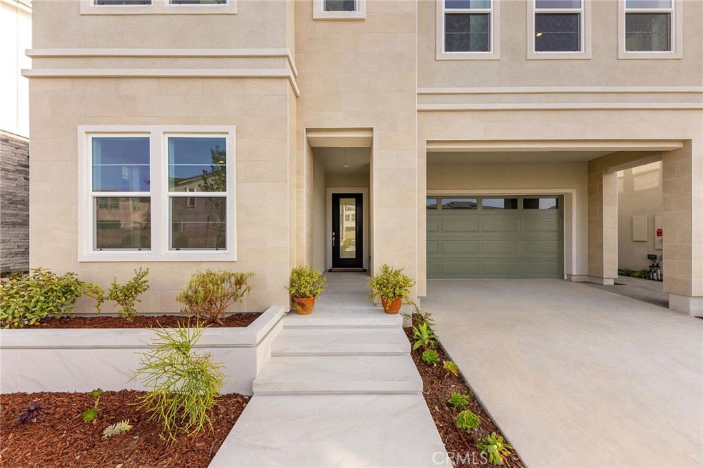 390 Riverbend