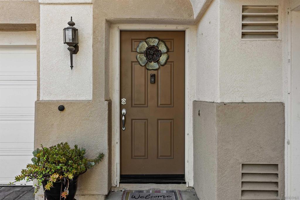 893 Custer Ave.