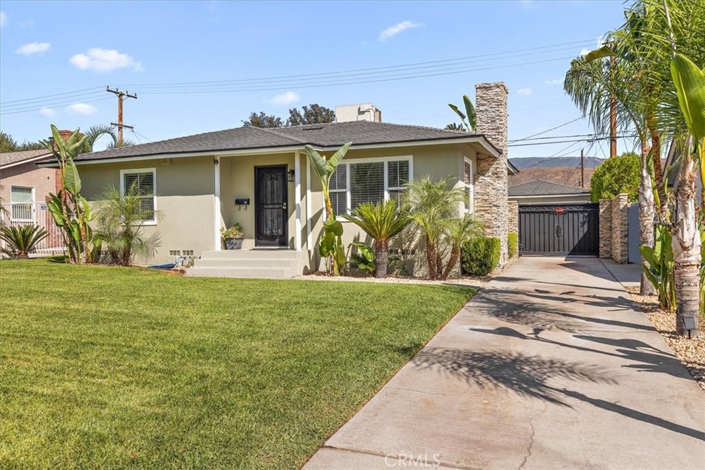Come tour this stunning turnkey home located in a desirable neighborhood of San Bernardino. This beautifully renovated residence showcases modern upgrades throughout, including new flooring, fresh interior and exterior paint, updated windows and doors, and a brand-new kitchen. The thoughtfully designed landscaping enhances the home’s curb appeal, creating a welcoming first impression.
The property also offers an excellent opportunity for an ADU garage conversion, providing additional income potential or extended family living space. Whether you’re a first-time buyer, a growing family, or an investor seeking long-term value, this home presents exceptional potential and move-in readiness.