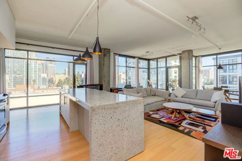 Photo of 1111 S Grand Avenue #711, Los Angeles, CA 90015 (MLS # 25610879)