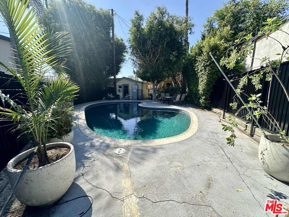 1246 N Genesee Avenue