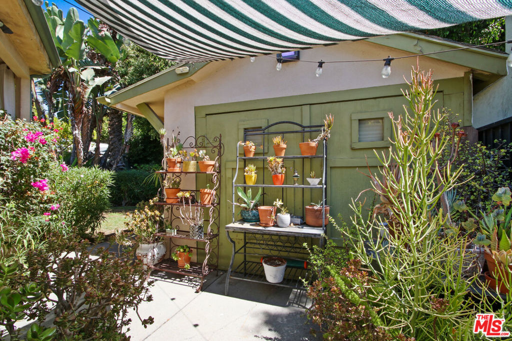 1246 N Genesee Avenue