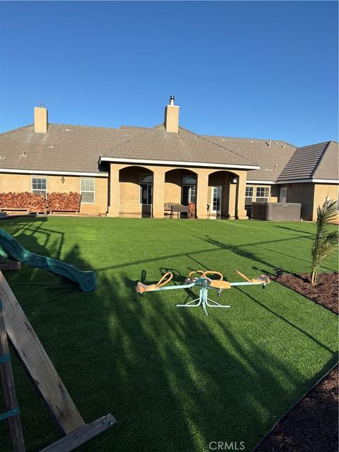 Photo of 7922 Los Palmas Drive, Oak Hills, CA 92344 (MLS # CV25078032)