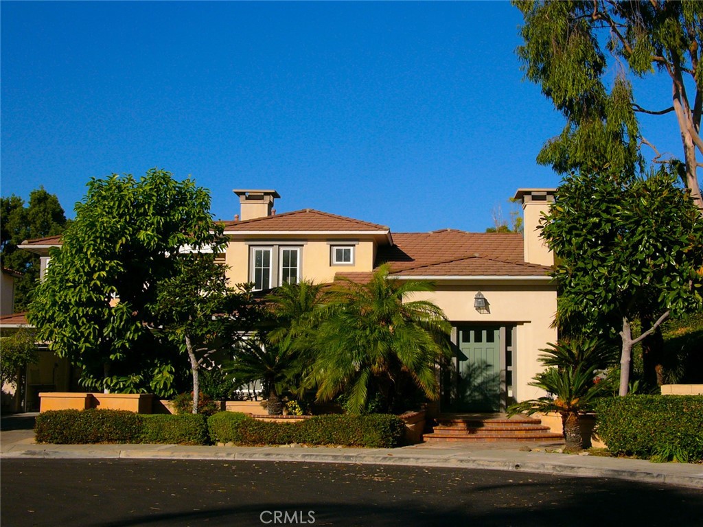 GORGEOUS 3326 SQFT. HOME IN NORTHWOOD POINTE AREA, INSIDE THE BEAUTIFUL 24-HRS GUARD GATED COMMUNITY OF TRAILWOOD. THIS
HOME IS NICELY SITUATED AT THE END OF A QUIET CUL-DE-SAC STREET ON A LARGE 8322 SQFT. LOT SIZE ~ PLENTY OF PRIVACY! THE HOME IS IN LIKE NEW CONDITION & WELL MAINTAINED. FEATURING A LARGE DOWNSTAIRS DEN/OFFICE/LIBRARY, WHICH COULD BE USED AS A 5TH BEDROOM. HUGE FAMILY ROOM W/ FIREPLACE OPENS TO THE MASSIVE GOURMET KITCHEN W/LARGE CENTER ISLAND. OPEN FORMAL DINING ROOM. 1 BEDROOM W/BATHROOM ON MAIN LEVEL. LARGE OPEN LIVING ROOM W/FIREPLACE. UPSTAIRS IS A COMPUTER CENTER/STUDY AND 3 MORE BEDROOMS. THE HOME HAS A COMBO OF HARDWOOD, CARPET AND TILE FLOORS. THE YARD AND GARDEN AREAS ARE STUNNING, WITH SEVRAL TYPES OF FRUIT TREES. AWARD WINNING LANDSCAPE & BEAUTIFUL CUSTOM HARDSCAPE WHICH INCLUDES WALKING PATHS THROUGH THE GARDEN AREAS + HUGE OUTDOOR PATIO. 2-CAR GARAGE. RENTAL LEASE INCLUDES GARDENER & HOA DUES, TENANT SHALL PAY FOR ALL UTILITIES. THE LEASE INCLUDES REFRIGERATOR, WASHER/DRYER, STOVE TOP AND OVEN, DISHWASHER. PRIVATE ASSOCIATION SWIMMING POOL. SHORT WALK TO THE COMMUNITY PARK.