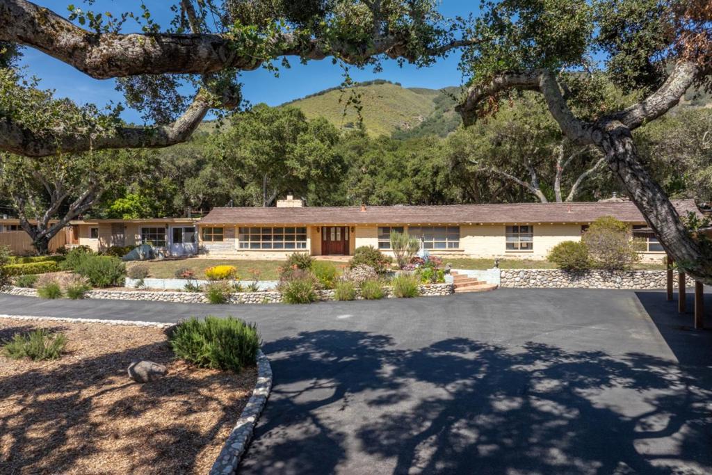 72 Los Laureles Grade