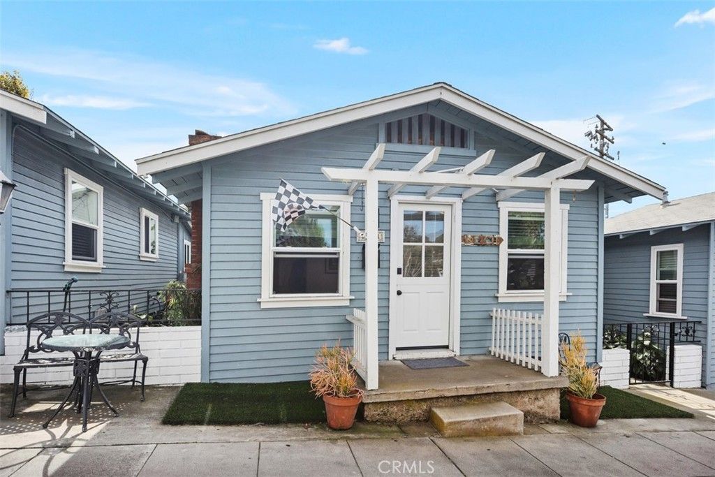 Photo of 371 Park Ave, Laguna Beach, CA 92651 (MLS # LG26042055)