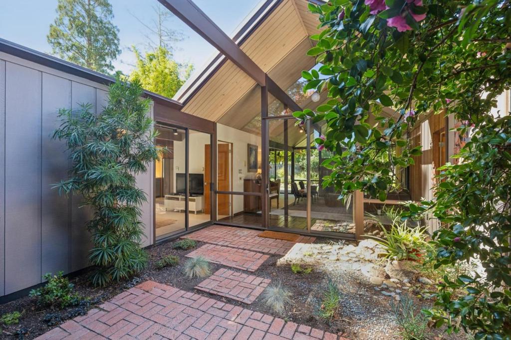 1070 Harriet Street
