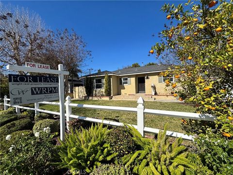 Photo of 661 Lochleven Street, Glendora, CA 91741 (MLS # CV26037052)