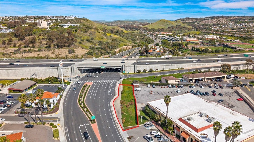 524 E Avenida Pico