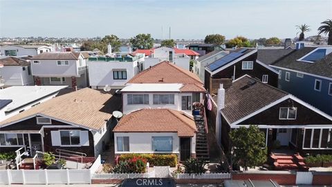 Photo of 612 W Balboa Boulevard, Newport Beach, CA 92661 (MLS # IG26084072)