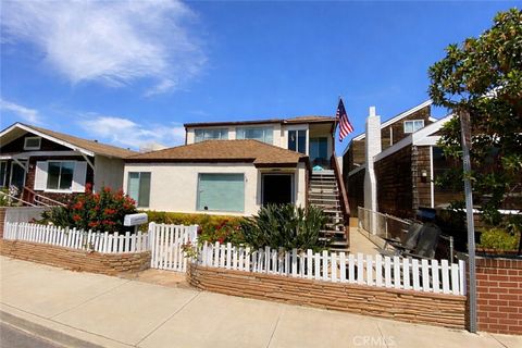 Photo of 612 W Balboa Boulevard, Newport Beach, CA 92661 (MLS # IG26084072)