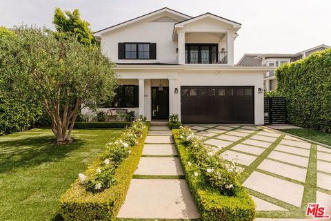 Photo of 10560 Bradbury Road, Los Angeles, CA 90064 (MLS # 26637621)