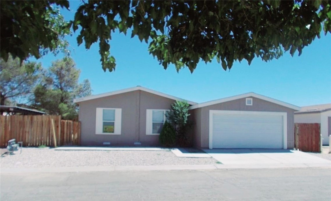 Spacious Modular Home
A rare find offering space, functionality, and comfort in a quiet neighborhood. This manufactured/modular home, built in 2004, features an impressive 4 bedrooms, 2 bathrooms providing plenty of room for large or extended families, or investment opportunities.
Great for those seeking space and versatility in a convenient Barstow location. This home offers flexibility and potential — whether you're looking to occupy, invest, or expand.