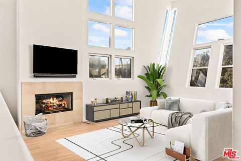 Photo of 502 Rosecrans Avenue #B, Manhattan Beach, CA 90266 (MLS # 26828137)
