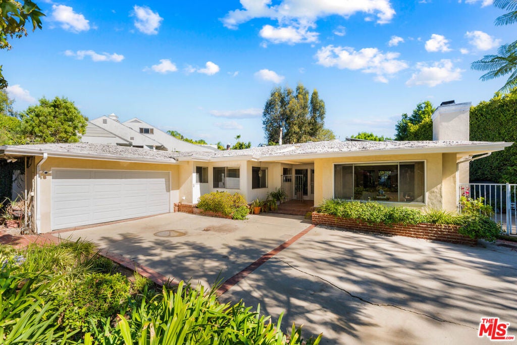 1130 Linda Flora Drive