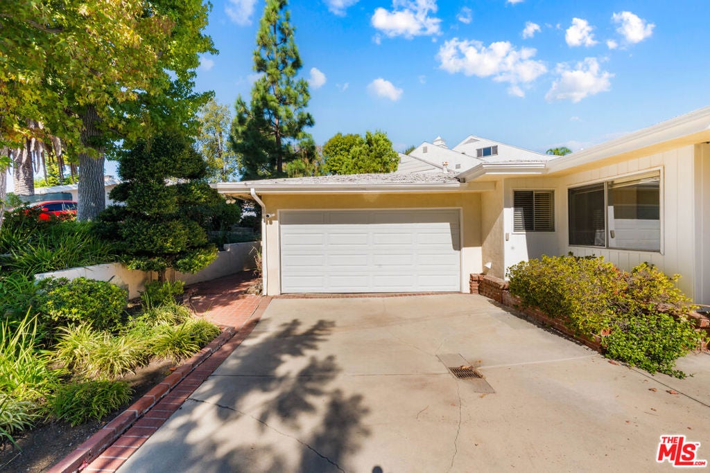 1130 Linda Flora Drive