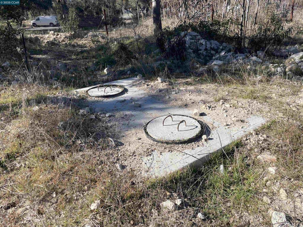 Welcome to your future home site! Septic tank is in place. All is ready for building your dream residence in a upcoming residential neighborhood. Short walk to the elementary school and minutes to the lake. You can indulge in boating, or simply unwinding with a peaceful sunset over the lake and mountains. It is located in the famous city which is known for its largest natural freshwater inland lake which is the Clear Lake.
