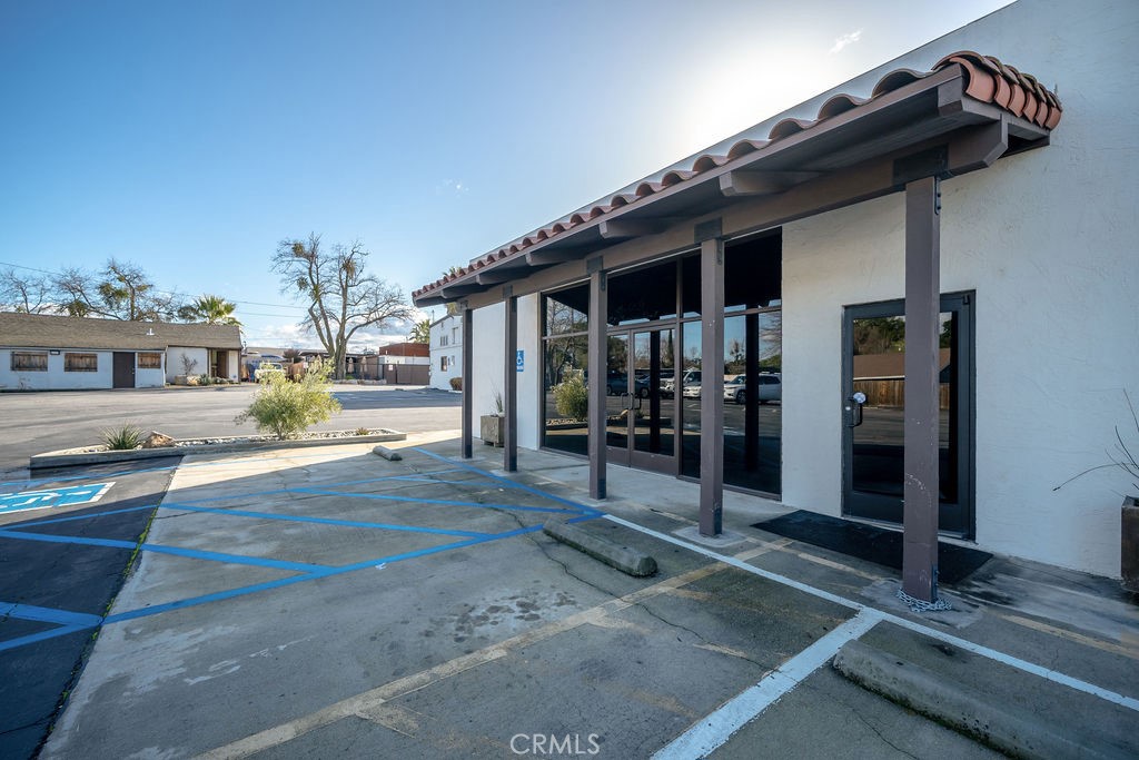 +/- 800 Sf commercial space of which +/- 137.50 SF is common area (hallway & restrooms). Large parking lot. Asking $1.42 per SF NNN (NNN estimated at $.56 per SF).