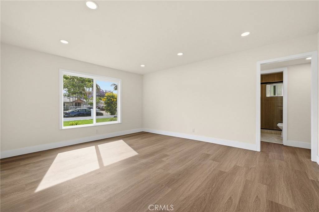 1326 S Marine