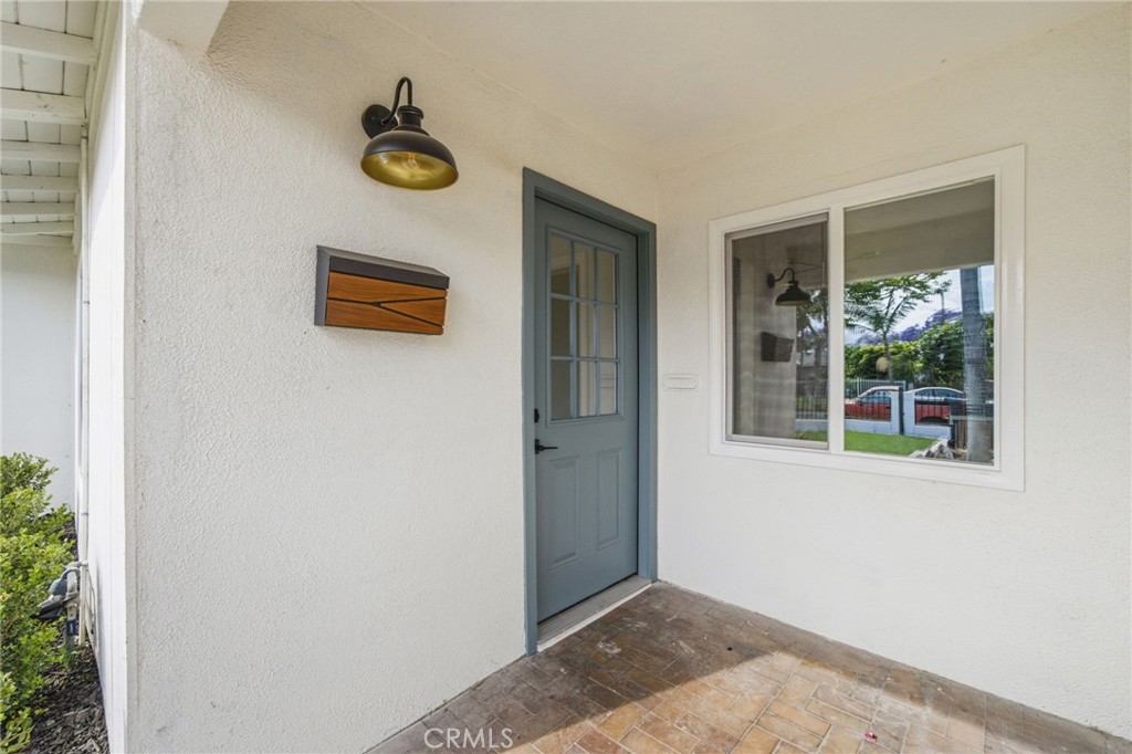 1326 S Marine