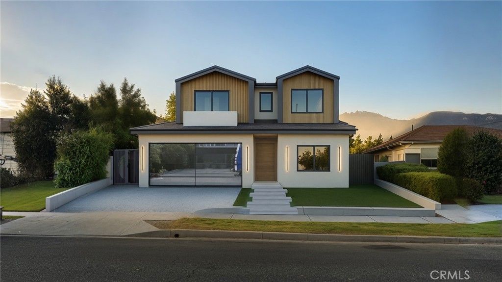 Photo of 706 S Kenneth Road, Burbank, CA 91501 (MLS # SR25196338)