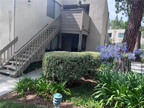 1300 Cabrillo Park Drive Unit B, Santa Ana, CA 92701 - MLS#: DW25118851