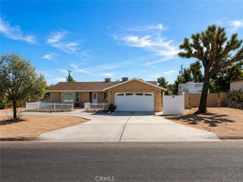 Photo of 7619 DUMOSA Avenue, Yucca Valley, CA 92284 (MLS # IG26175402)