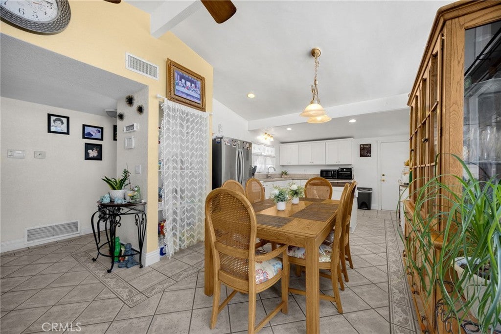 2113 W Niobe