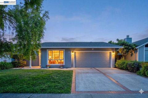 Photo of 3689 Turner Ct, Fremont, CA 94536 (MLS # 41127980)