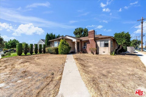 Photo of 1847 N Fairview Street, Burbank, CA 91505 (MLS # 26928445)