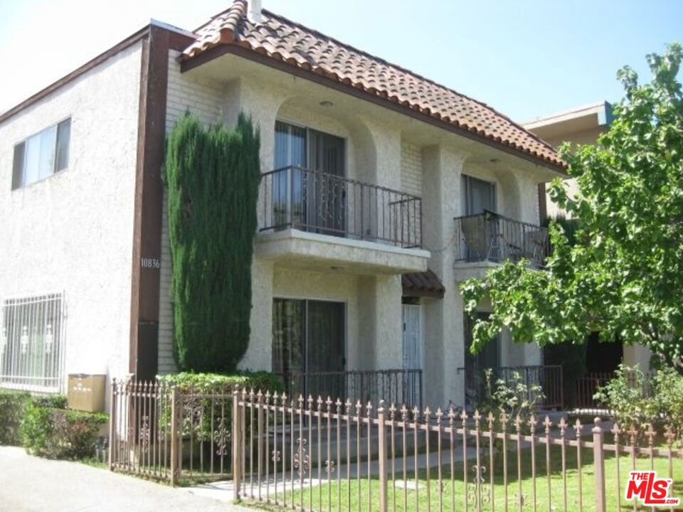 Excellent Location! Bright and Beautiful and 2 BR/ 2 BA units in one of the most desirable neighborhoods of Toluca Lake( North Hollywood), California. The unit second level and accessible via stairs. Units photos may be of another unit with different floor plan. Washer and Dryer inside unit. Photos to be updated soon. Landlords will require from applicants excellent credit and income verification.