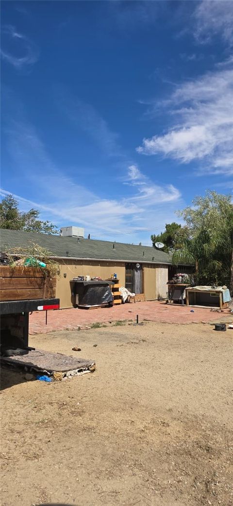Photo of 308 E Avenue R8, Palmdale, CA 93550 (MLS # SR25207593)