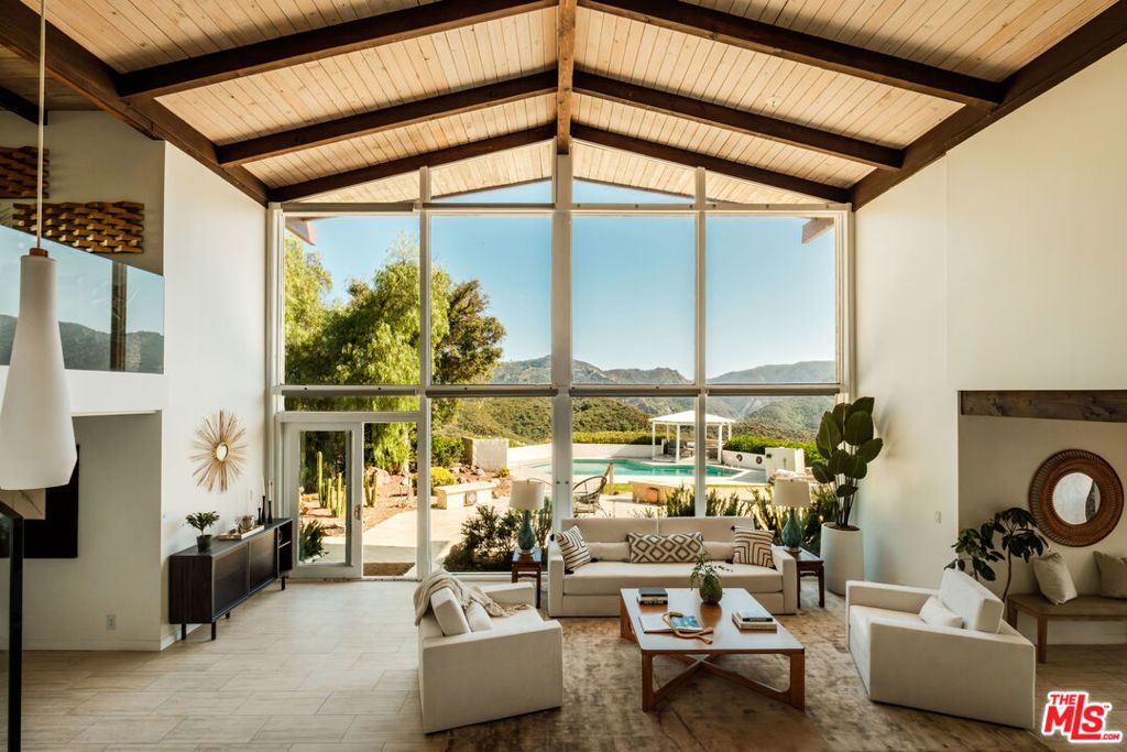 Photo of 26094 Mulholland Highway, Calabasas, CA 91302 (MLS # 25557215)