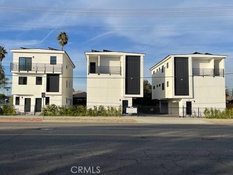 Photo of 11453 W VictoryBvd #1, North Hollywood, CA 91606 (MLS # CV25226656) Photo of 11453 W VictoryBvd #1, North Hollywood, CA 91606 (MLS # CV25226656)