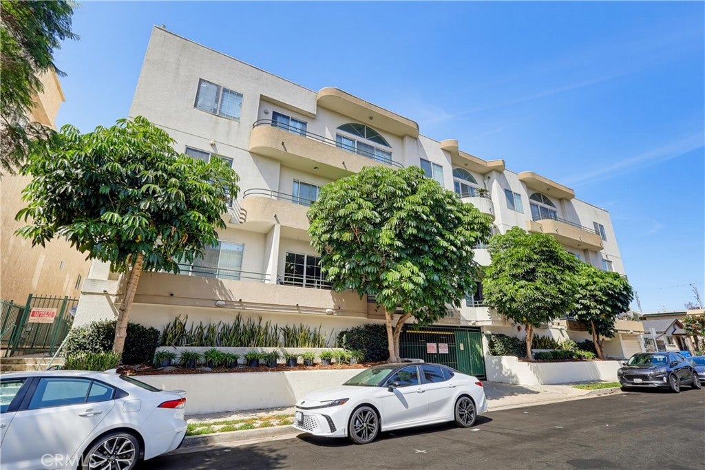 Photo of 3535 Dunn Drive #201, Los Angeles, CA 90034 (MLS # SB26189778)
