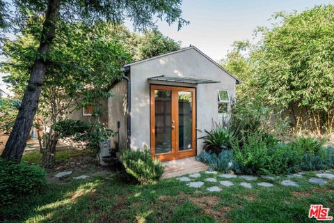 Photo of 2401 32nd Street, Santa Monica, CA 90405 (MLS # 26994817)