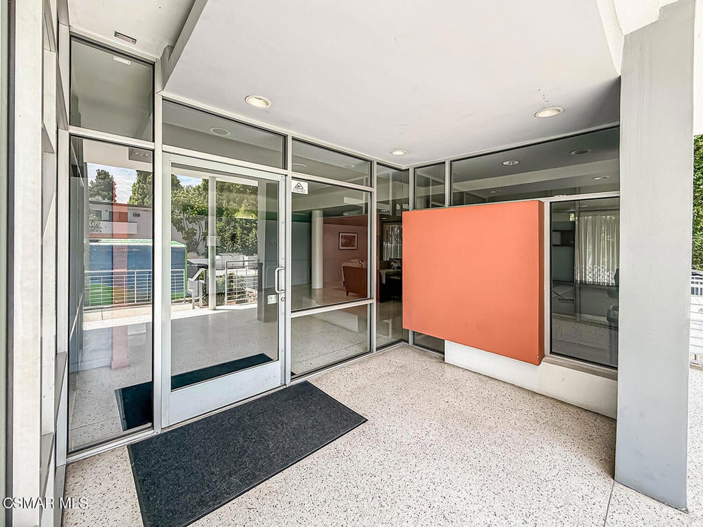 4807 Woodley Avenue 207